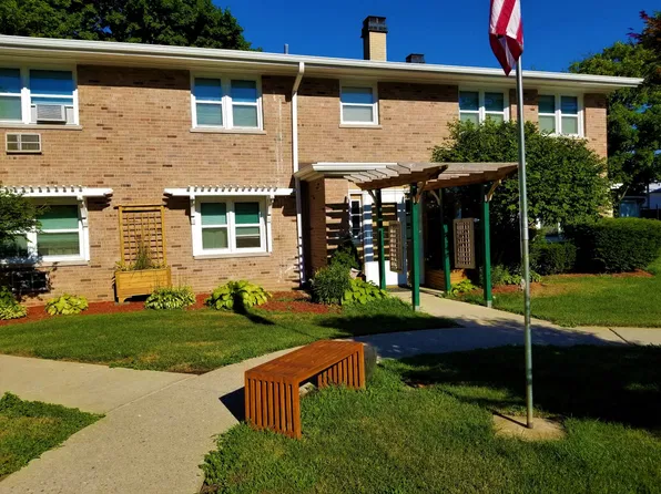 Royal Ridge Apartments, 237 Robert Dr #233-2, Elgin, IL 60123
