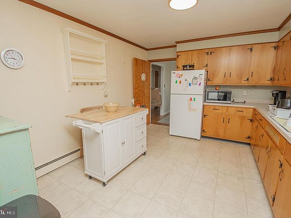 3rd image of 301 Poplar St