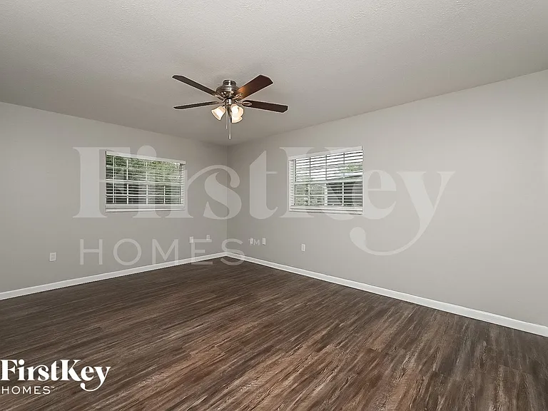 718 Kingswood Loop — Photo 9