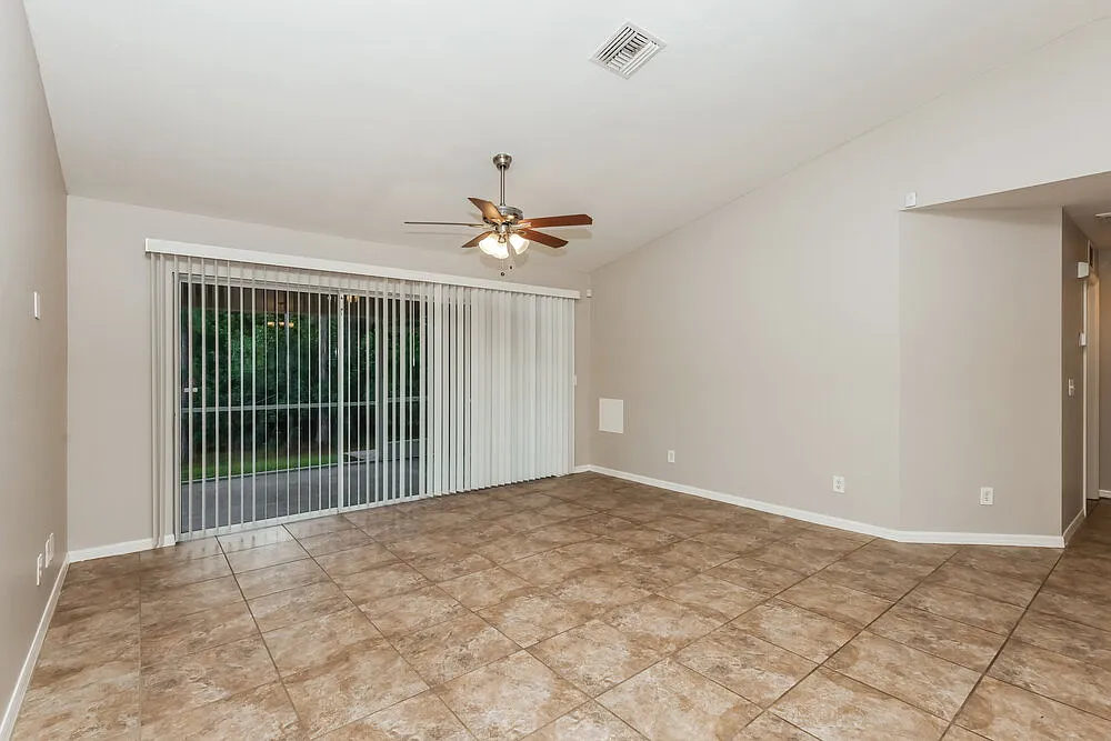 3 bed, 2.0 bath, 1401 sqft, $1,915 — Photo 4