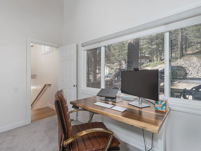1372 Carinthia Ln — Photo 21