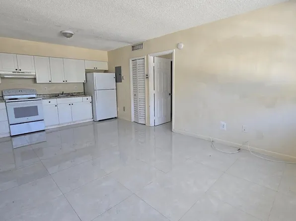 1290 NE 142nd St #6, Miami, FL 33161