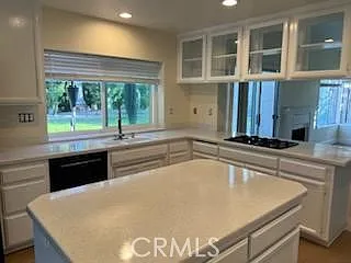 4 bed, 2.5 bath, 2394 sqft, $4,600 — Photo 4