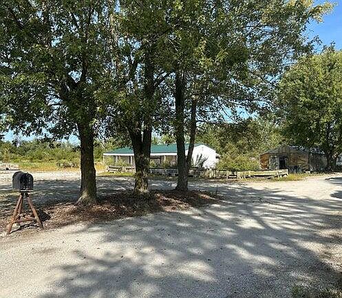 3rd image of 16393 Hendricks St