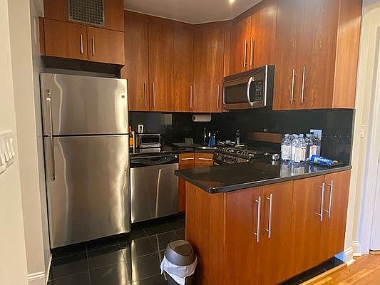 5th image of 780 Greenwich St APT 6M