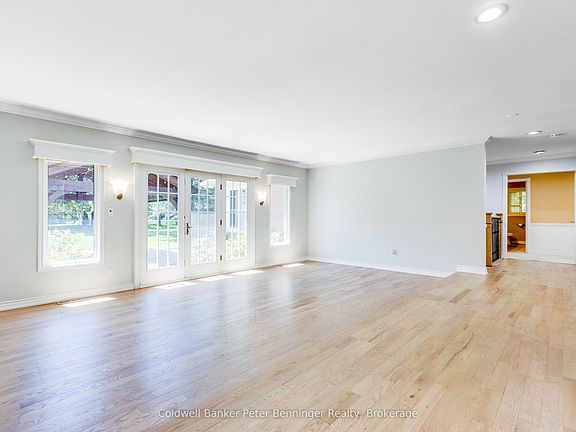 5th image of 152 Treegrove Cir