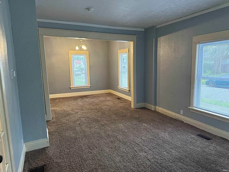 1149 E Indiana Ave — Photo 3