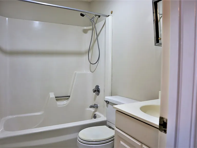 62 Elm St #C — Photo 6
