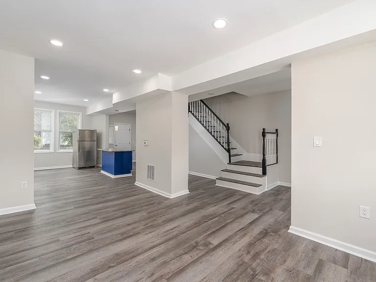 2626 Oswego Ave — Photo 2