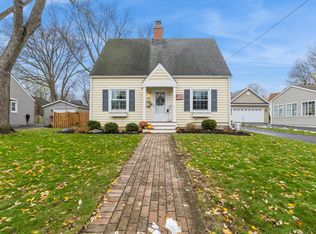 28 Maple St, Crystal Lake, IL 60014