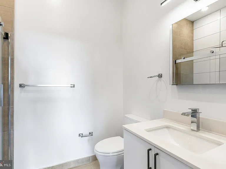 1935 E Hazzard St #401 — Photo 7
