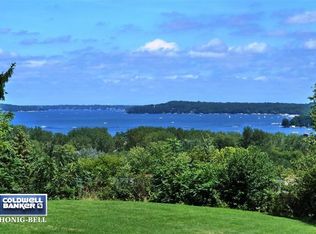 W5869 Brick Church Rd, Fontana, WI 53125