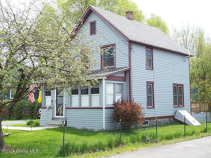 2nd image of 31 2nd Avenue