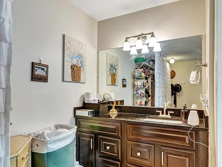 2500 N Van Dorn St #918 — Photo 7