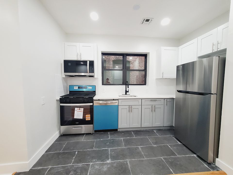 1st image of 162 Bergen Ave APT 1C