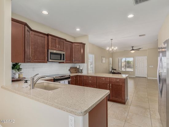 11274 W Farm Village Dr, Marana, AZ 85653