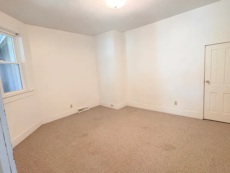 670 N Walnut St — Photo 11