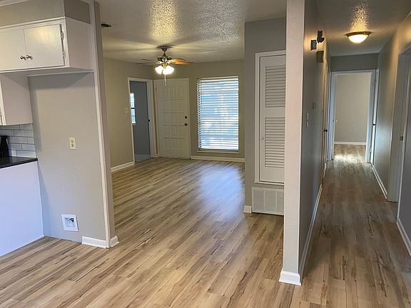 3rd image of 105 Berry Dr