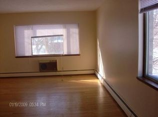 914 N Court St APT 10, Rockford, IL