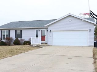 100 Nicholas Dr, Groveland, IL 61535