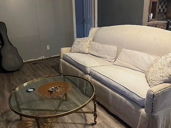 4th image of 1000 Horse Shoe Cir