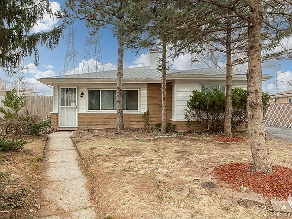3rd image of 1216 Balmoral Ave