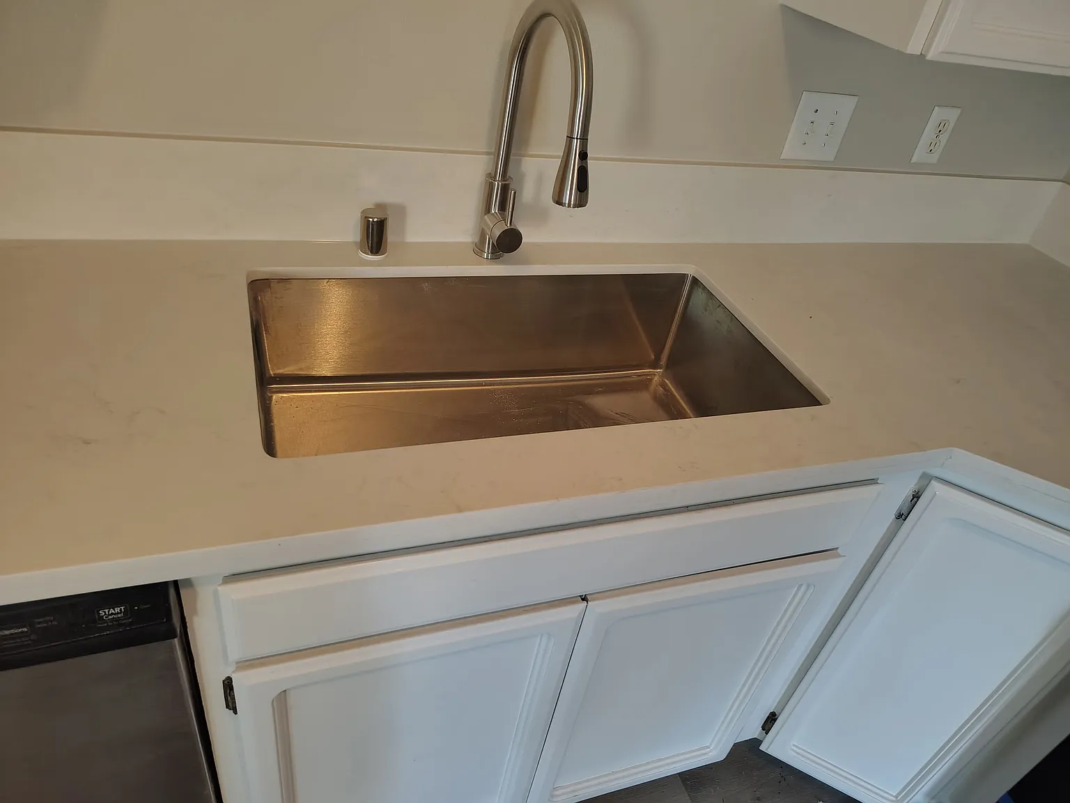 3 bed, 2.5 bath, 1476 sqft, $2,500 — Photo 4