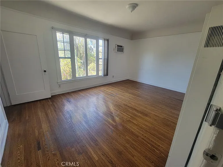 2930 W 11th St — Photo 17