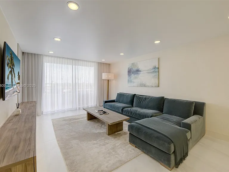 600 Three Islands Blvd #403 — Photo 11