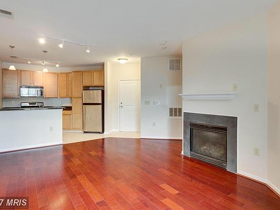 4th image of 2655 Prosperity Ave APT 302