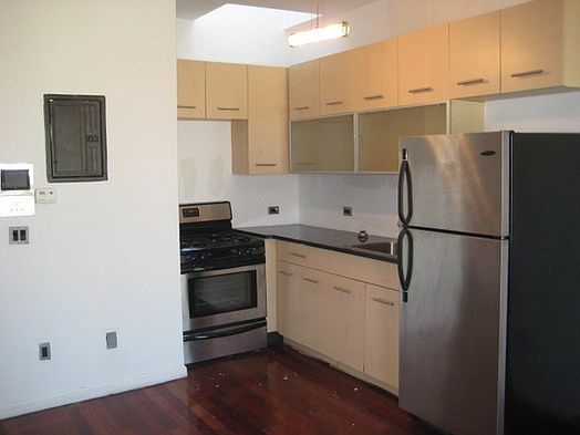 2nd image of 51 Eldert St #5