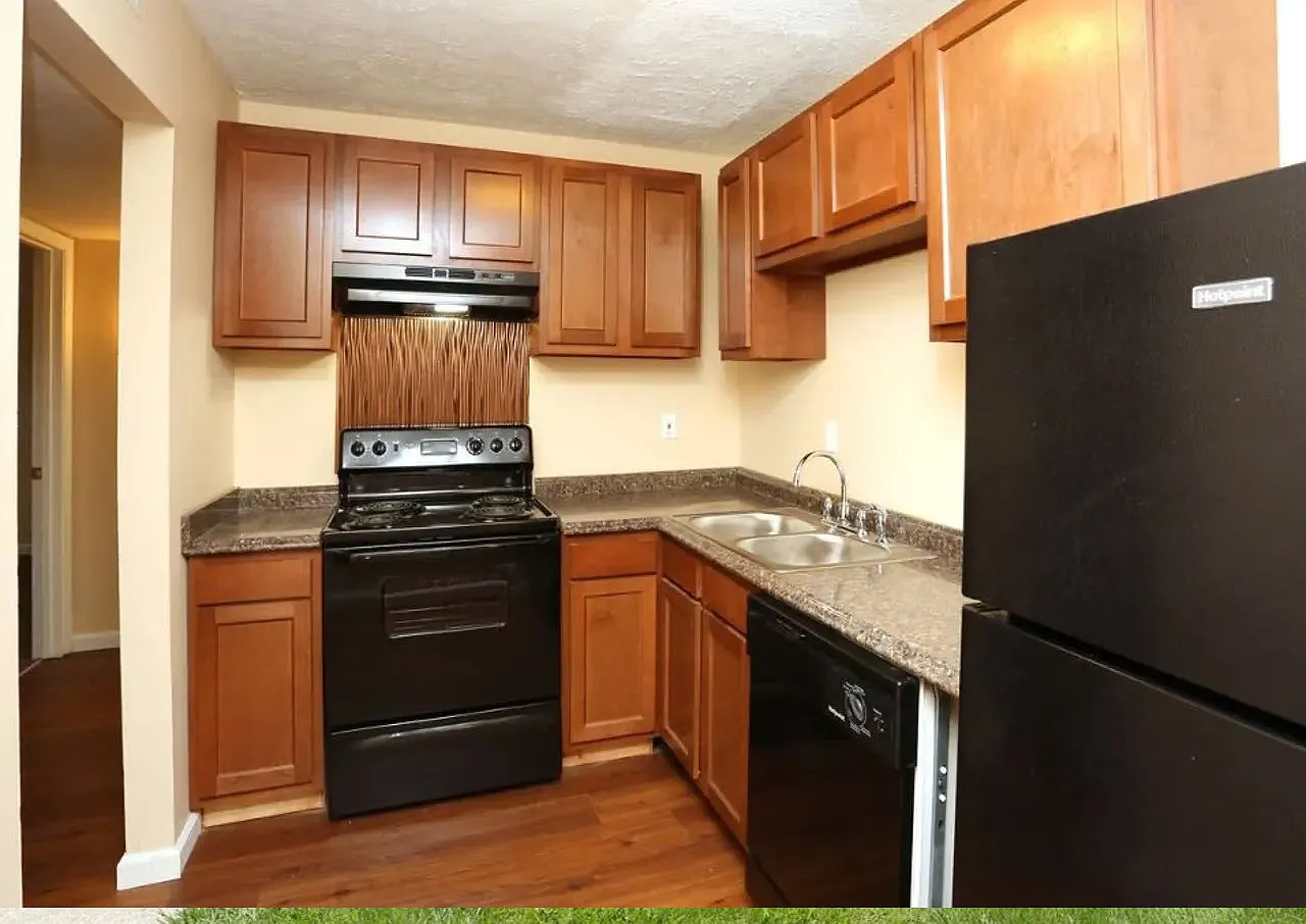 2220 Apartments — Photo 3
