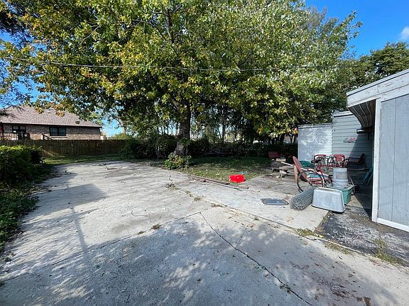 5th image of 9940 Melvina Ave