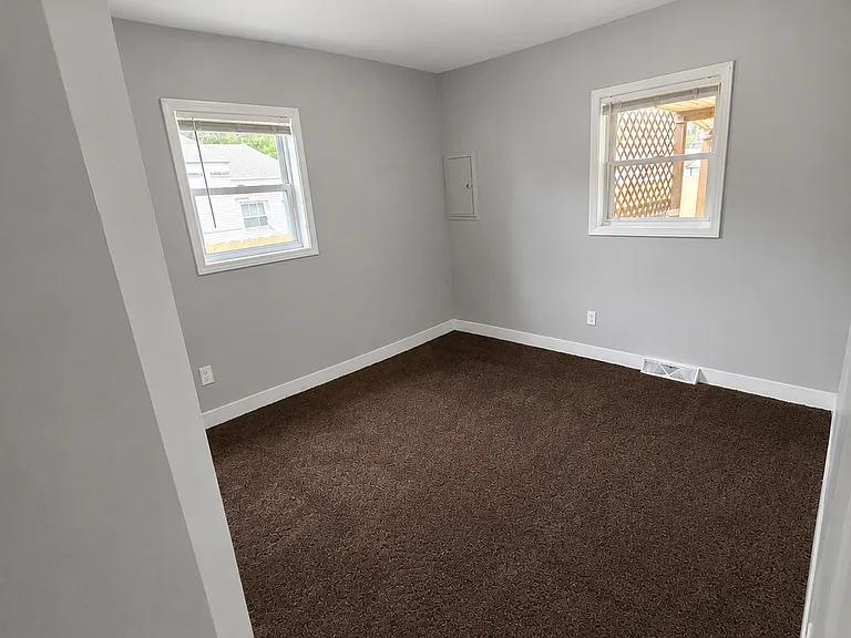 24641 Beverly St — Photo 12