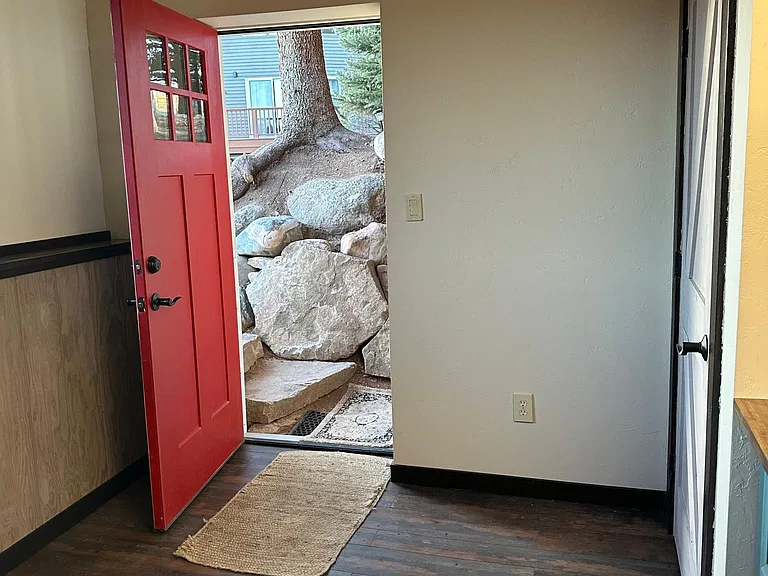 1325 Mesa Dr — Photo 7