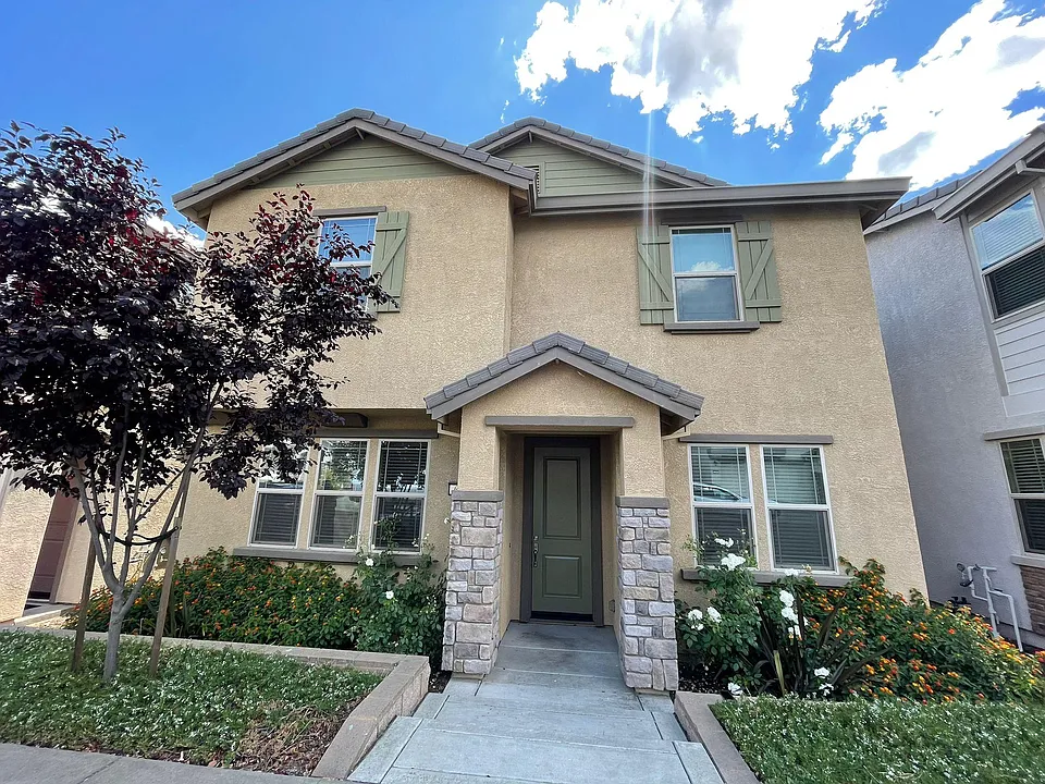 687 Addison Ln
