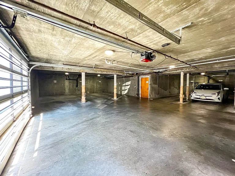 IRO Apartments — Photo 14
