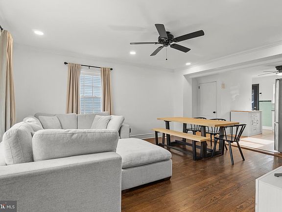 4th image of 926 Belmont Ave