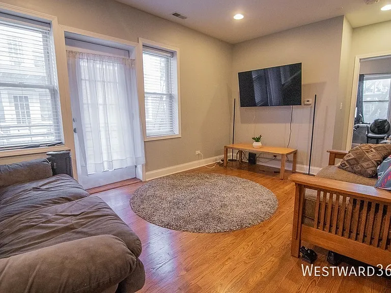 4330 N Sacramento Ave #2E — Photo 7