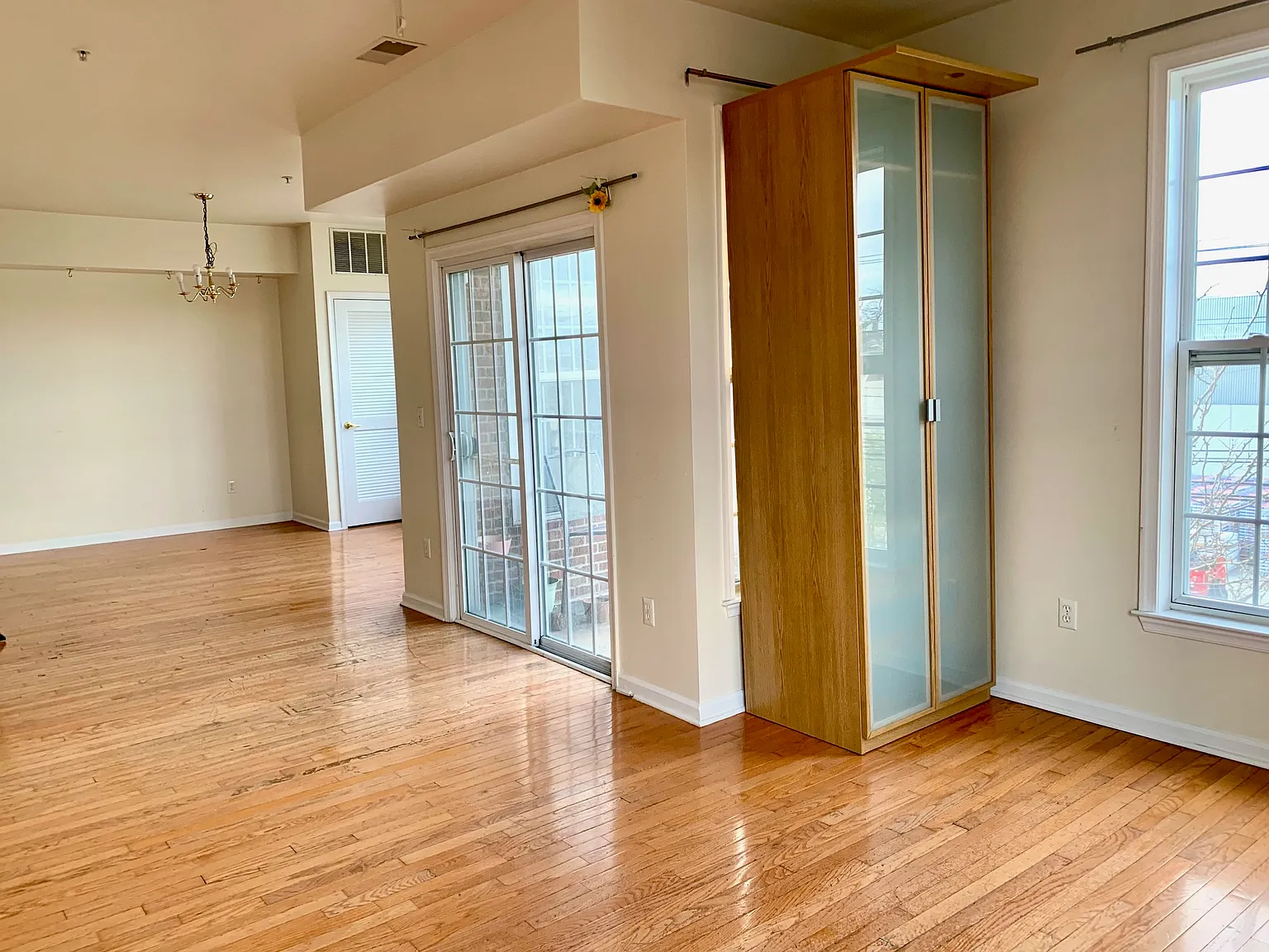 2 bed, 2.5 bath, 1590 sqft, $3,200 — Photo 4