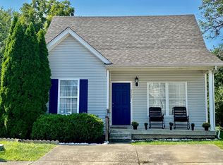 6302 Cottage Field Cir, Louisville, KY 40218