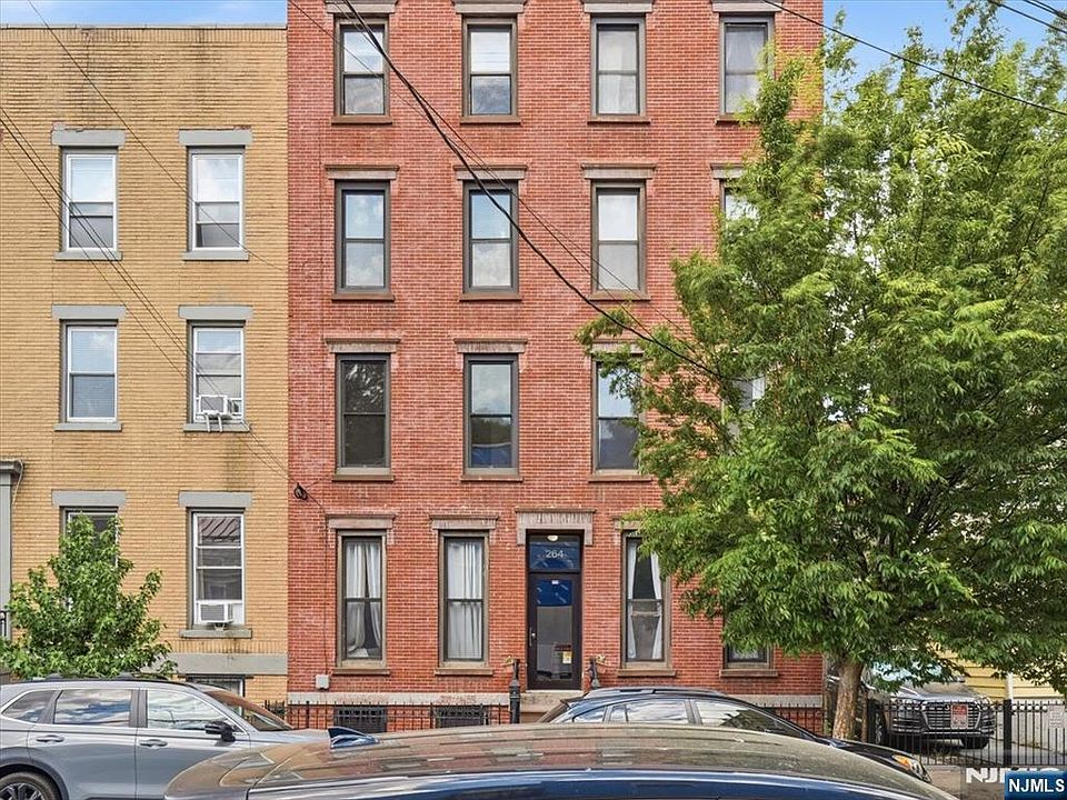 1st image of 264 3rd St APT 2R