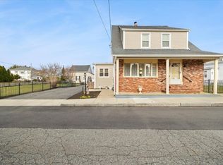 25 Winward St, Fall River, MA 02724