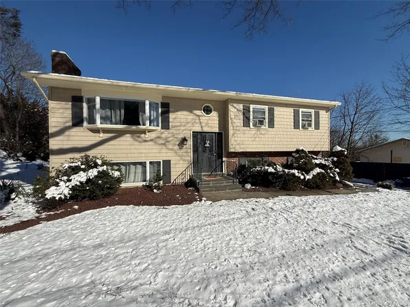 135 Standish Drive, Pearl River, NY 10965