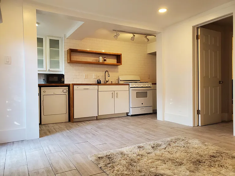 882 Penn Ave NE #3 — Photo 8