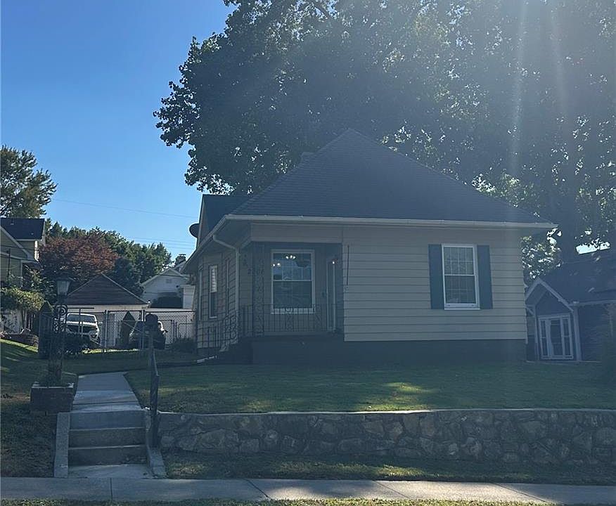 1st image of 2806 Monterey St