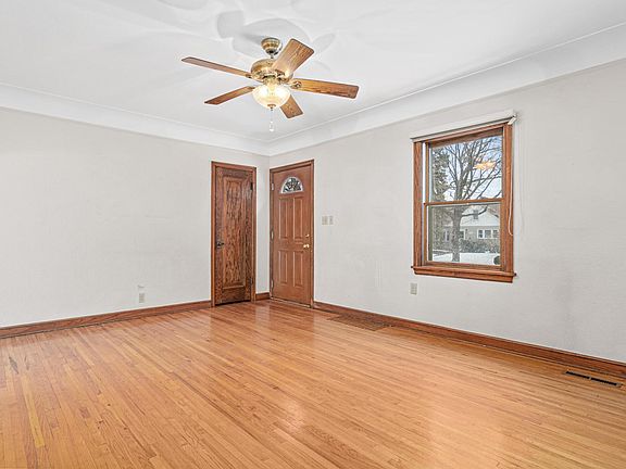 3rd image of 4412 Columbus Ave
