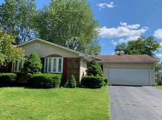 1375 Michael Ct, Hoffman Estates, IL 60192