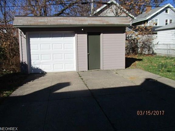 3rd image of 1678 Wyandotte Ave