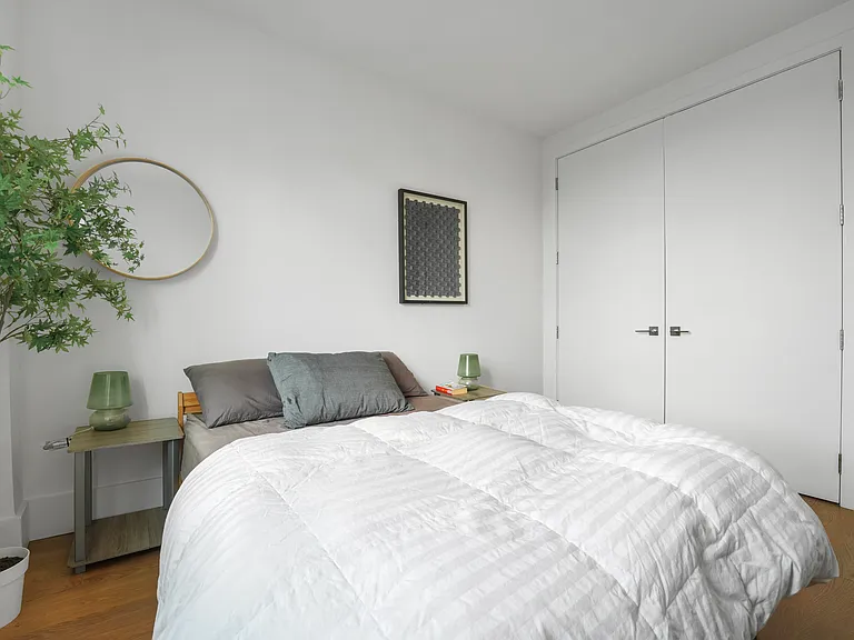 428 Van Brunt St #1 — Photo 35